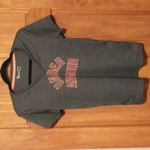 Under Armour women's size S short sleeve v-neck twist heatgear graphic logo top